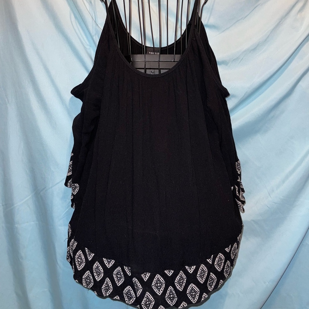 Torrid cold shoulder embroidered top 2X